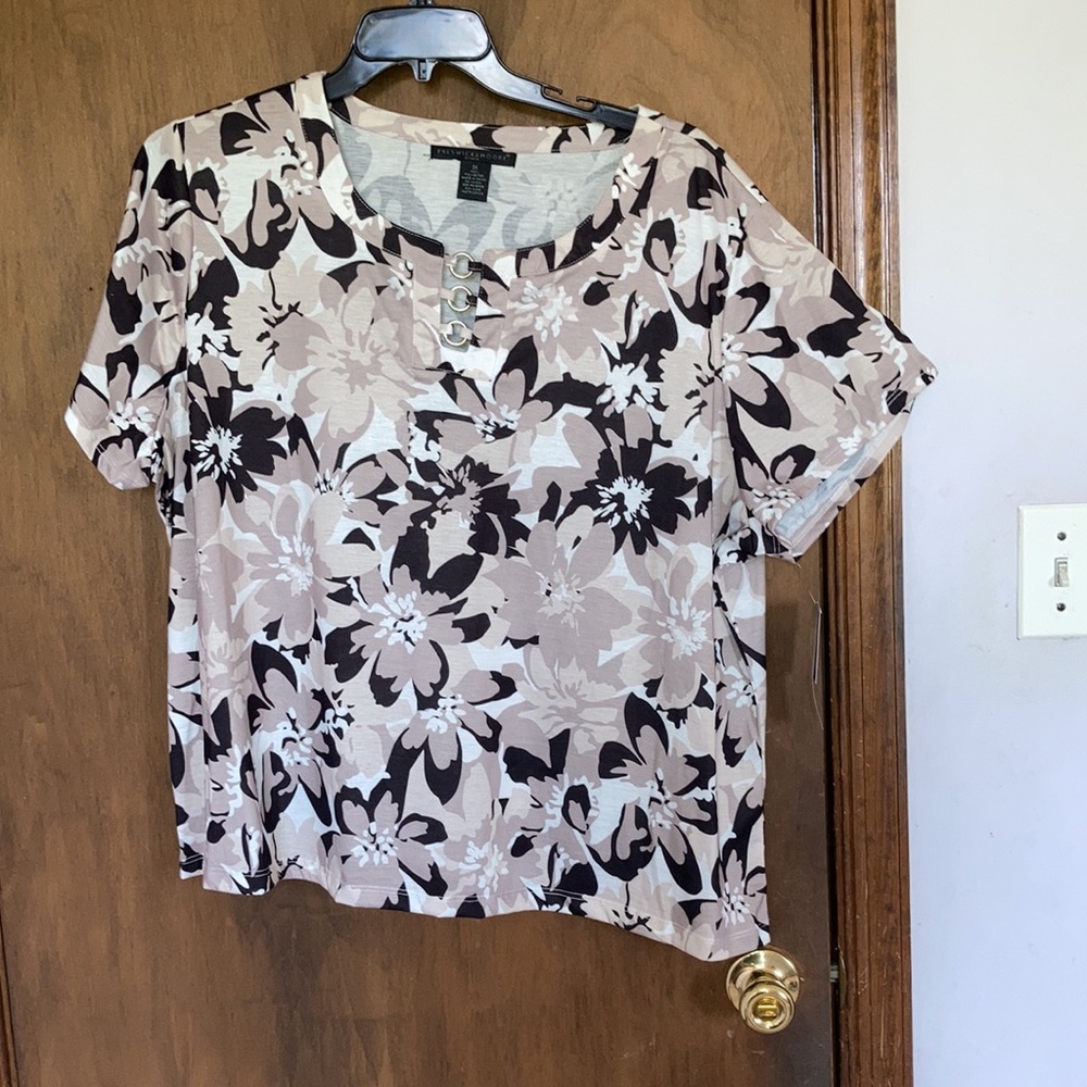 Preswick & Moore top floral print w detail at neckline neutral  3X - Picture 11 of 17